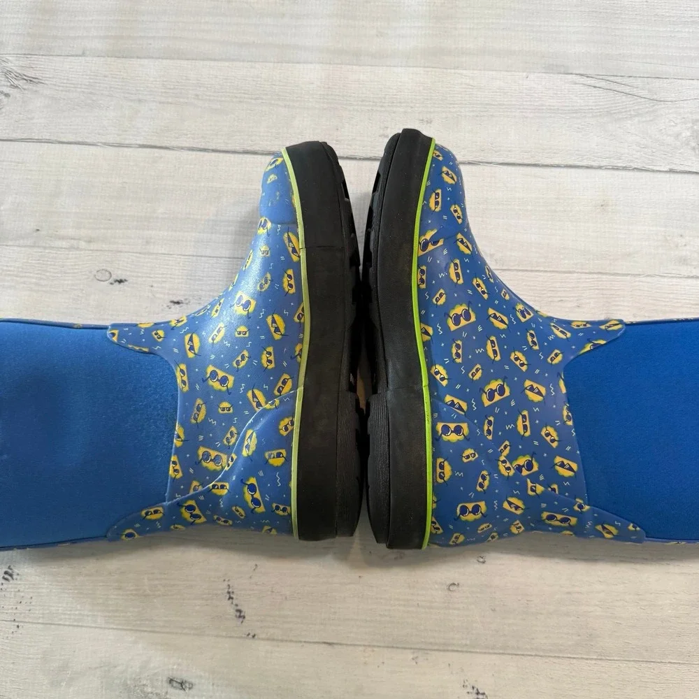 BOGS kids classic snow boots taco with sunglasses youth size 3‎